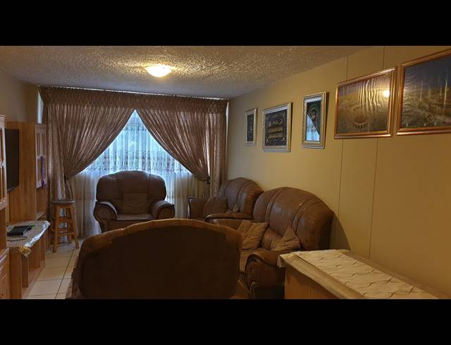 3 bed property to rent in SINOVILLE